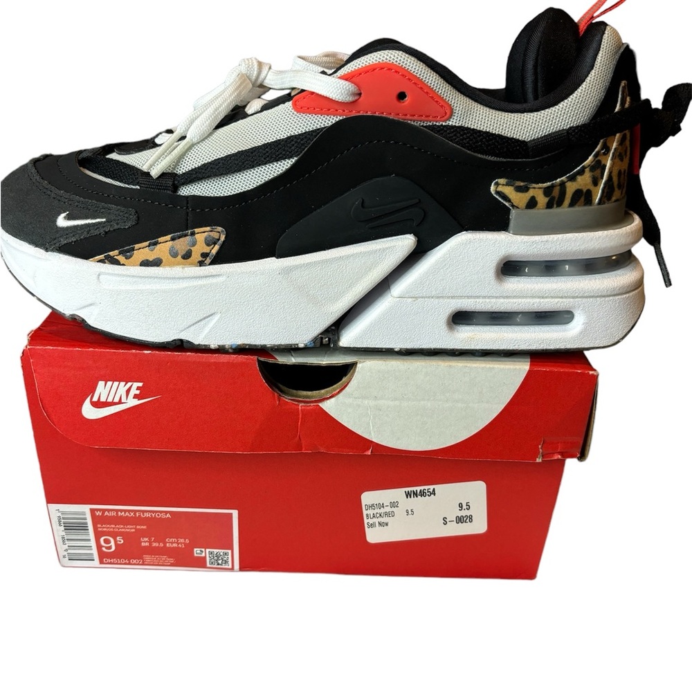 Women Nikes size 9.5